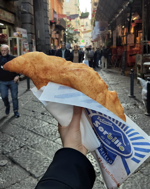Dove mangiare a Napoli pizza, pasticceria e tante altre bontà! Una