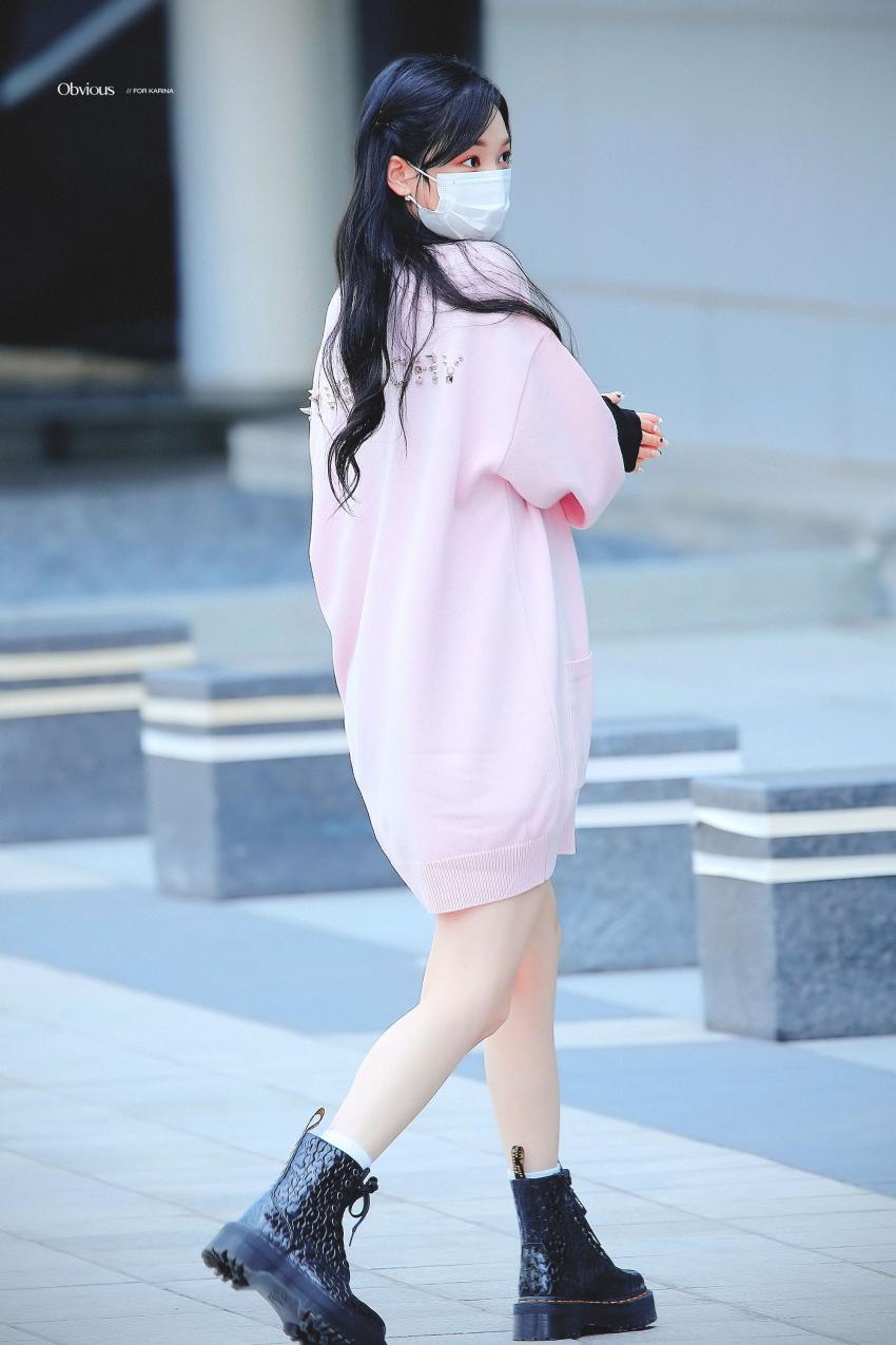 찍덕을 발견한 카리나 - 꾸르