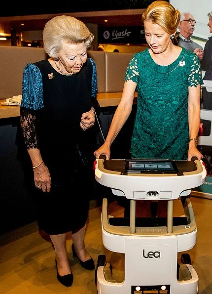 The winner of this year was Maja Rudinac from Robot Care Systems. Princess Beatrix and Princess Mabel at Asml in Veldhoven