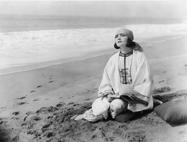 Prot-a-gonist* On the beach | Pola Negri, 1925 3 Prot-a-gonist* On the beach | Pola Negri, 1925