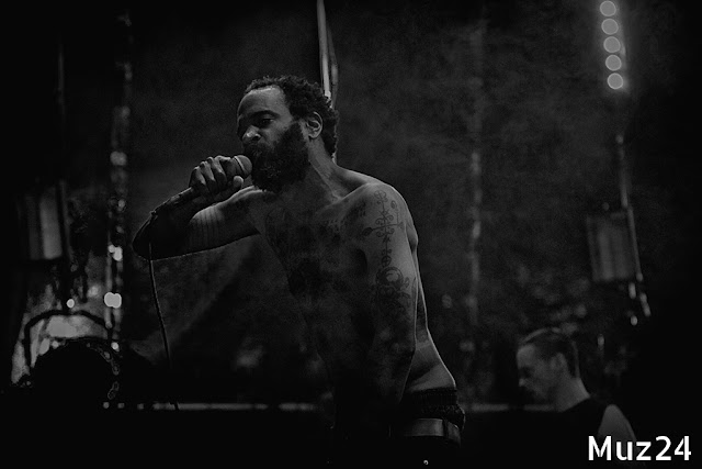 Фотографии с выступления Death Grips на фестивале Боль