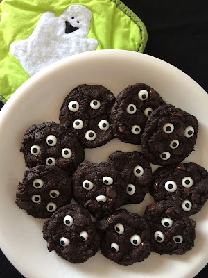 Spooky double chocolate eyeball cookies