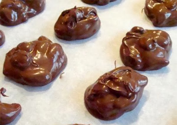 Chocolate-coated Peanuts: Peanuts covered in a blend of dark chocolate and butterscotch