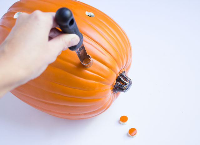 A Creepy Crawly Pumpkin Decorating Idea | Design Improvised
