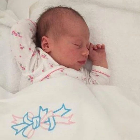Prince Jaime and Princess Viktória of Bourbon-Parma, count and countess of Bardi have shared a first photo of their newborn daughter Gloria Irene