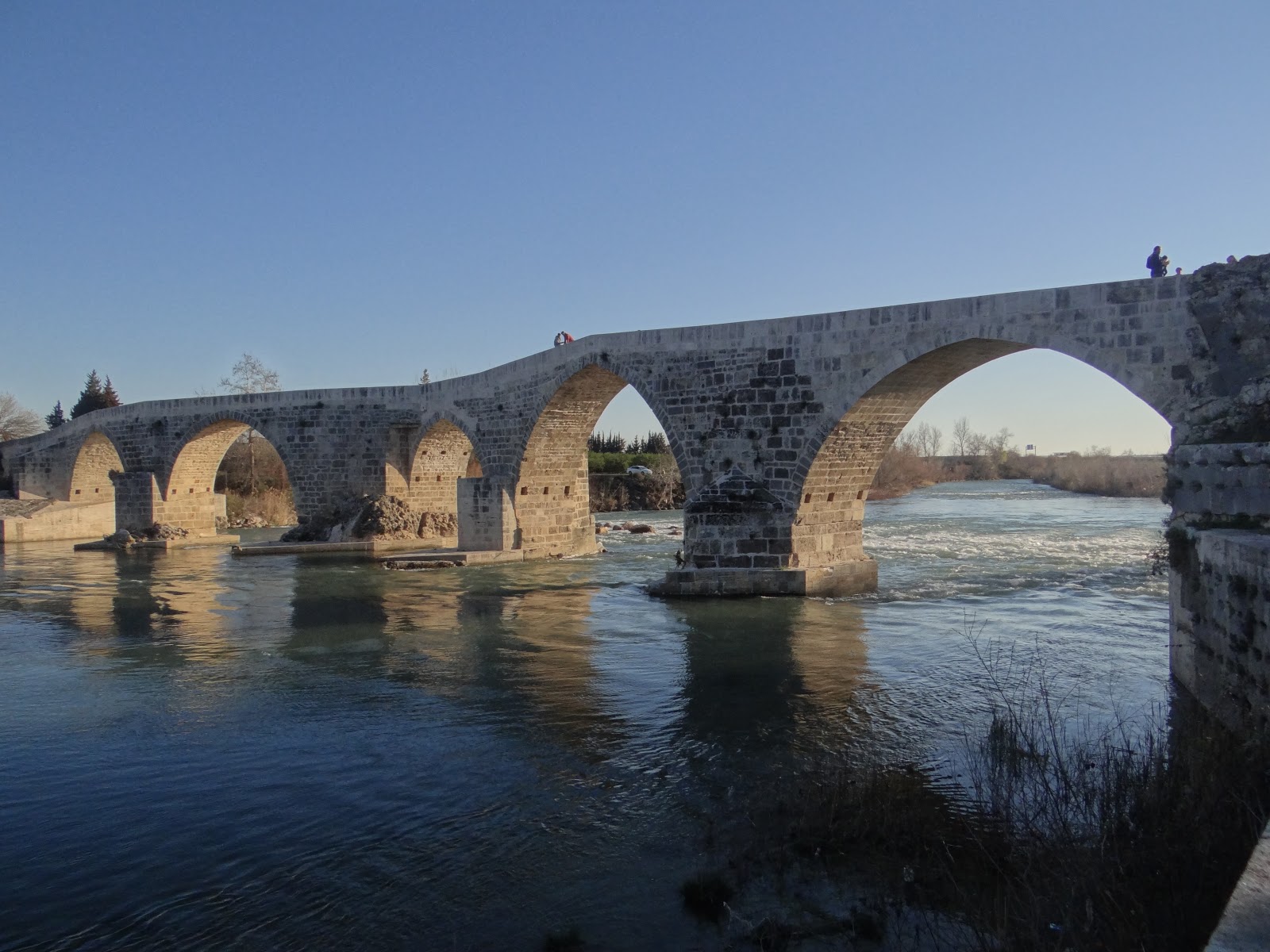 Banuk Yollarda Tarihi Aspendos Koprusu Ve Tiyatrosu