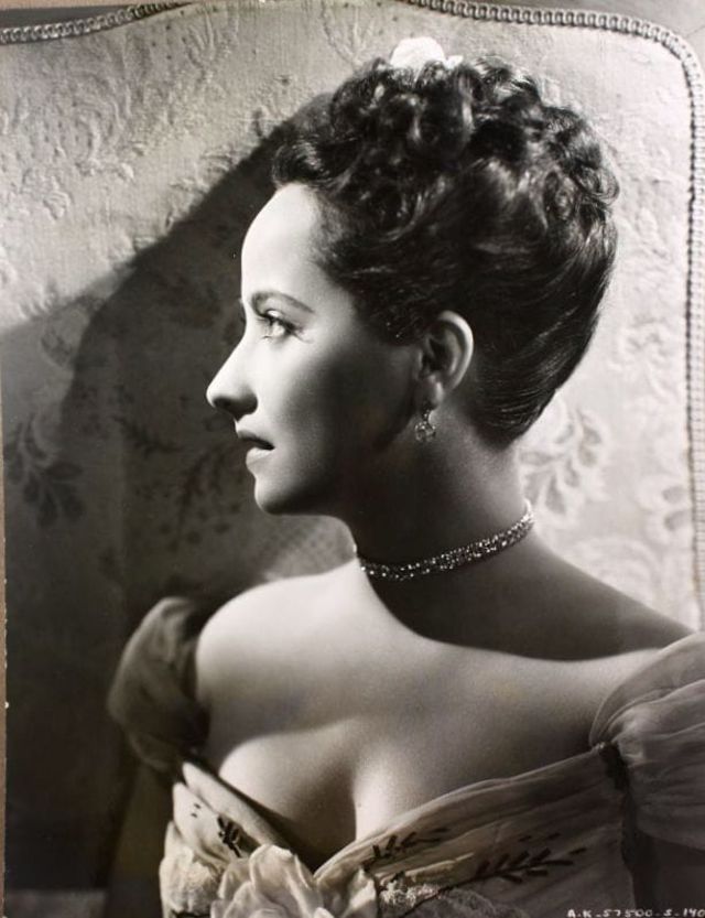 50 Photos of British Actress Merle Oberon in the 1930s and