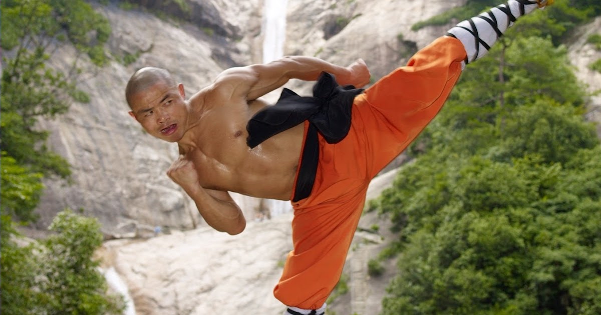 монахи шаолинь тренировки. стойка монахов шаолинь. монахи шаолинь тренировки монахов. упражнения монахов шаолиня. тренировка 6-летних монахов в монастыре шаолинь.