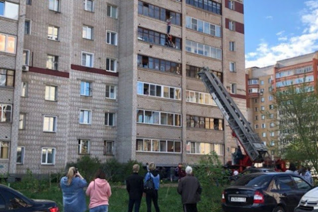 В Кирове спасли ребенка, полчаса провисевшего на руках на балконе