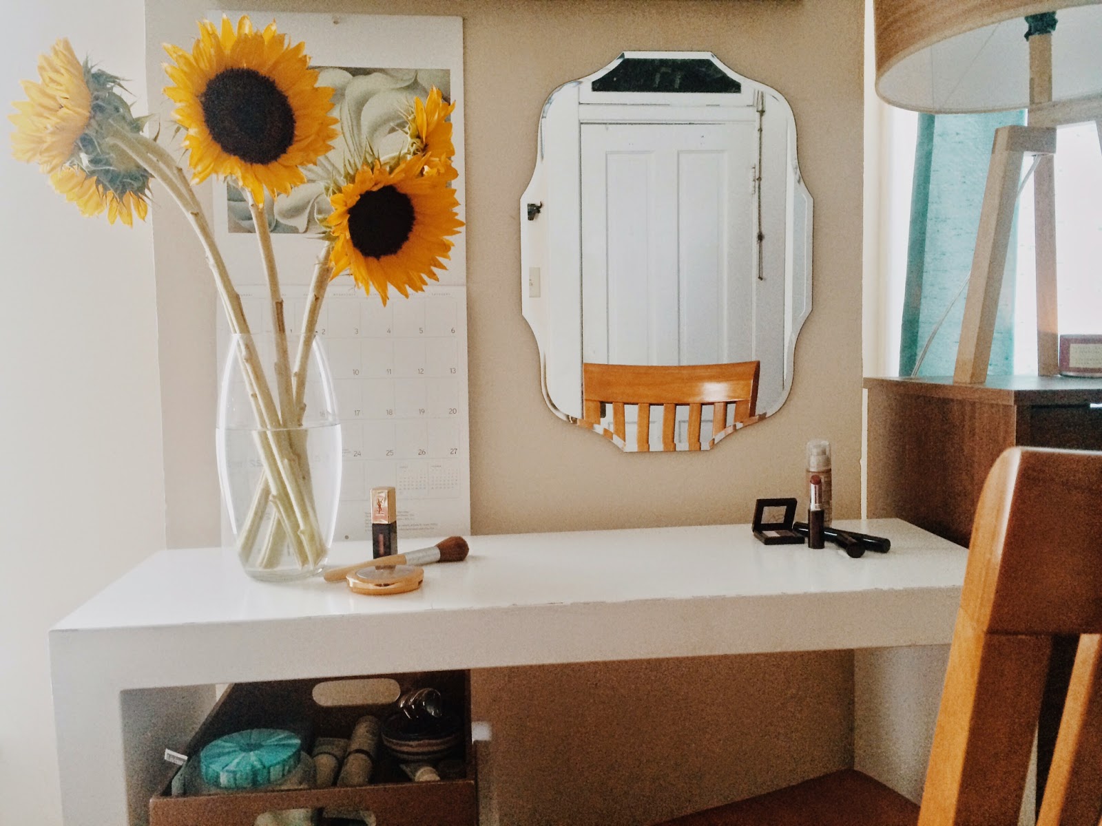 threadbare How To Cheap and Easy Vanity Table DIY