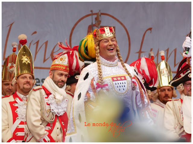Rosenmontagszug Stockfotos Und Bilder Kaufen Alamy