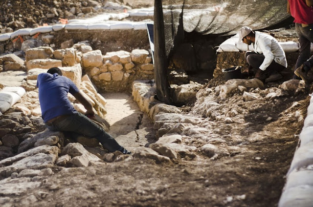 1,400 year old coin hoard discovered prior to highway expansion in Israel 1,400 year old coin hoard discovered prior to highway expansion in Israel