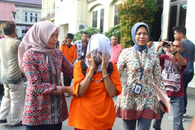 Ibu yang Suruh Anaknya Mengemis di Aceh Ludahi Wartawan Saat Ditanya soal Perbuatannya September 21, 2019