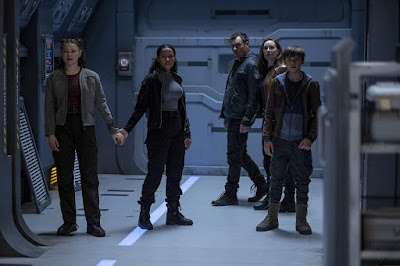 Lost In Space Season 2 Image 13