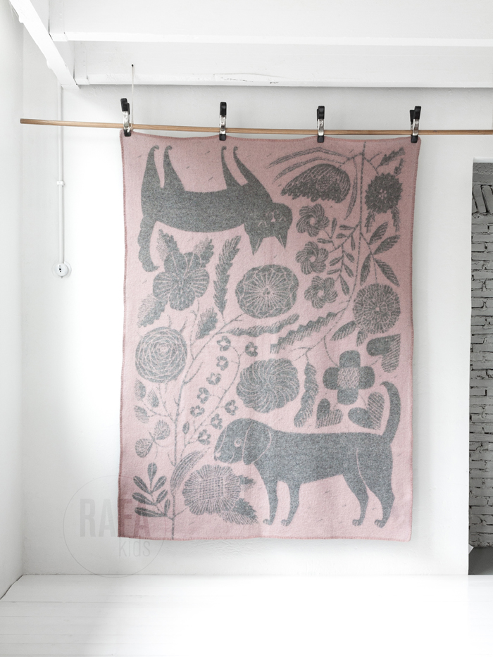 cat and dog wool blanket pink grey at Rafa-kids