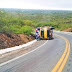 Caminhão carregado tomba na ladeira do Campo Comprido, em Cuité