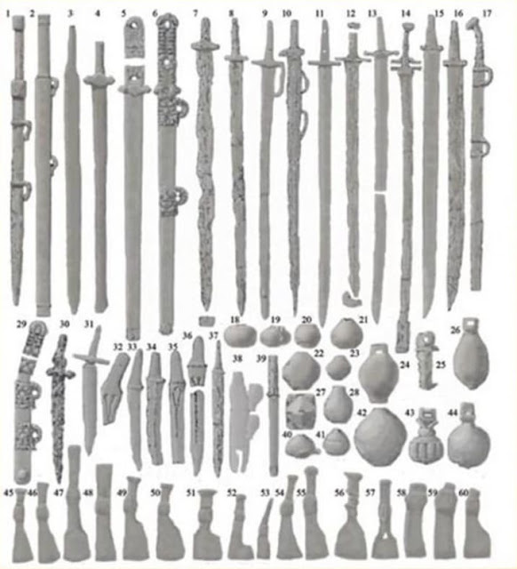 Оружие воинов Хазарского каганата: 1-17 — мечи; 18-28 — кистени; 29- 39 — кинжалы и ножи; 40-44 — кистени; 45-60 — боевые топоры (реконструкция по эскизам с мест раскопок)