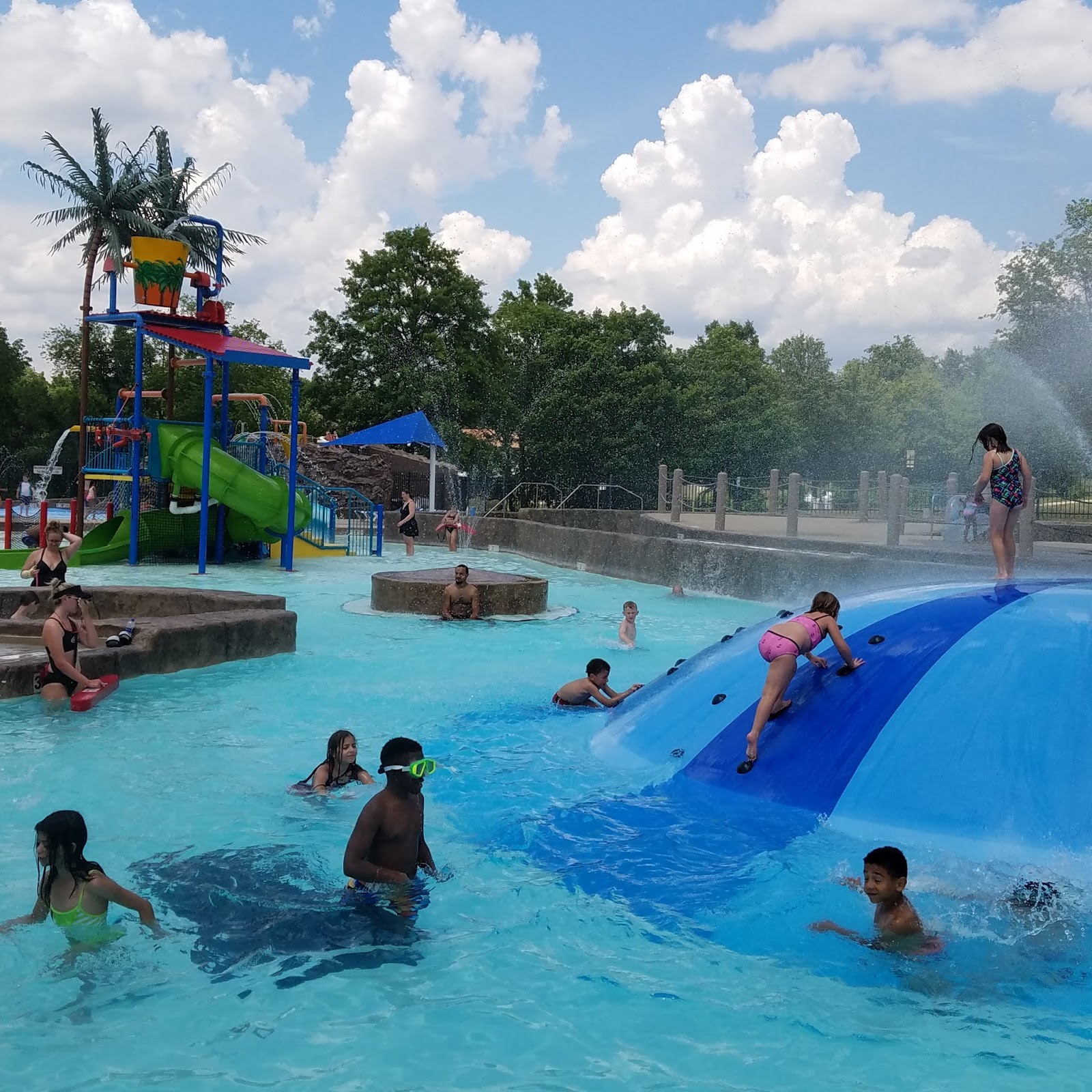 Play St. Louis White Birch Bay Aquatic Center, Hazelwood