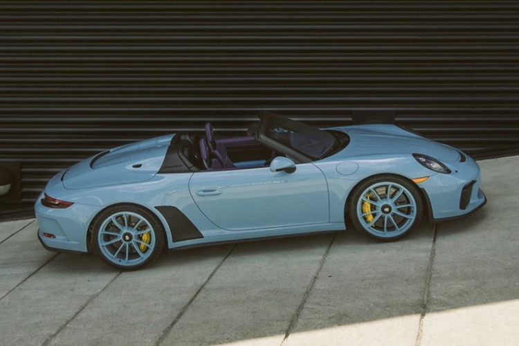 Siêu xe Porsche 911 Speedster 'hàng hiếm' phối màu lạ mắt