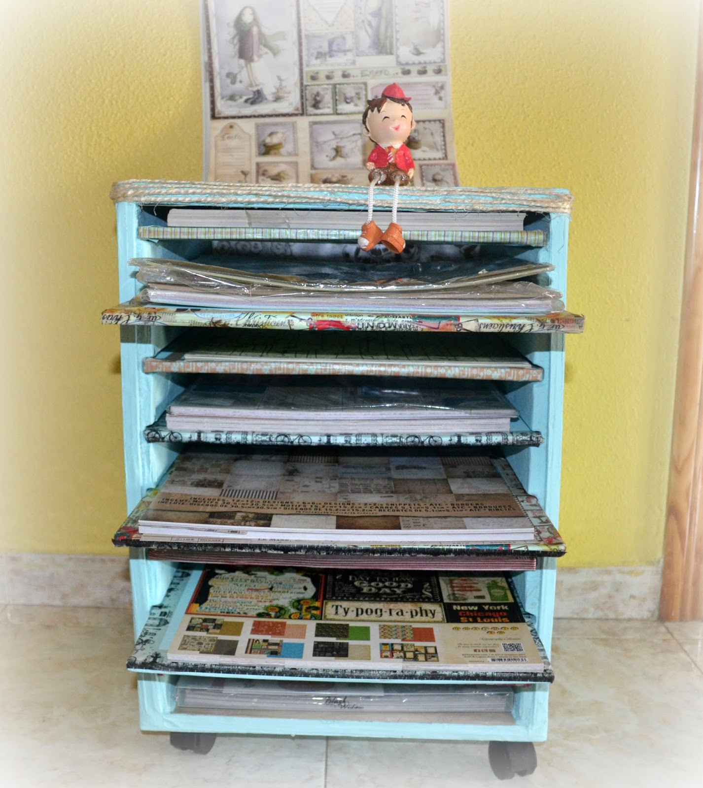 Tutorial: EstanterÃa de cartón para papeles de scrap â?? Tiempo y Lugar estantes para cartulinas