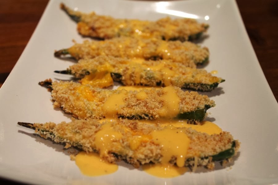 Sydänmuruja keittiössä Jalapeno/Green chili poppers cheddarkastikkeella