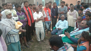 अहमदाबाद में फैक्टरी में आग लगने से जगदीशपुर के युवक की मौत,परिजन से मिले पूर्व विधायक भाई दिनेश अहमदाबाद में फैक्टरी में आग लगने से जगदीशपुर के युवक की मौत,परिजन से मिले पूर्व विधायक भाई दिनेश