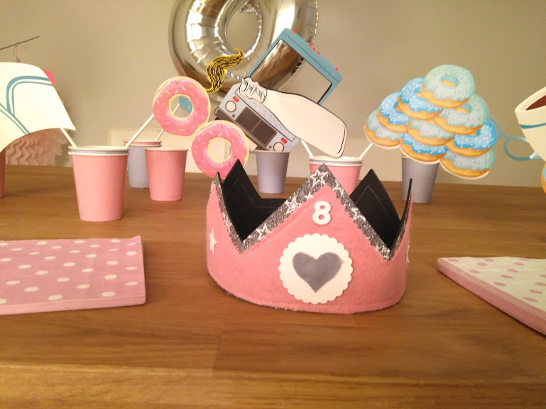 corona cumpleaños rosa