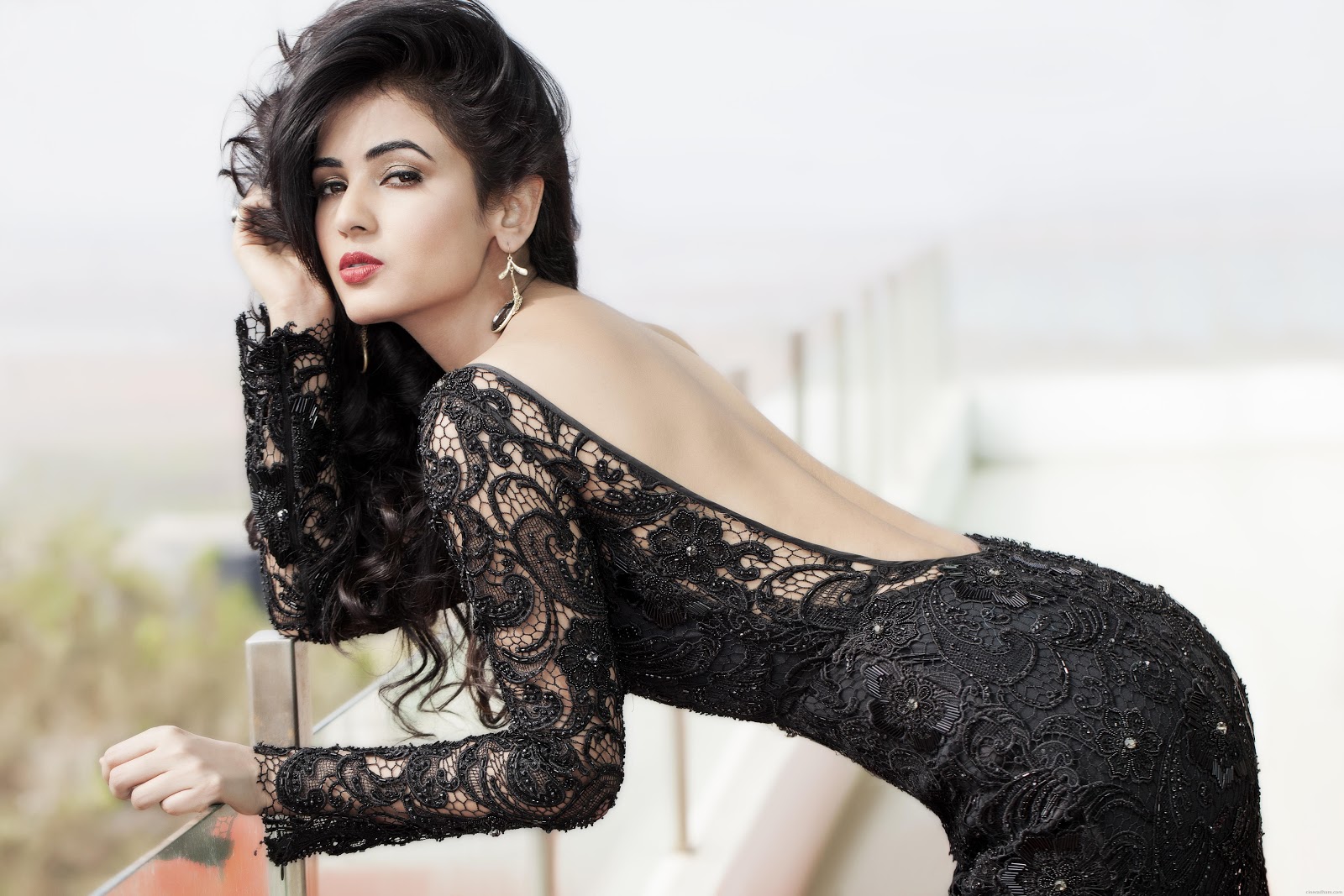 Bollywood Actress Sonal Chauhan Black Dress Hot Arousing Pics.