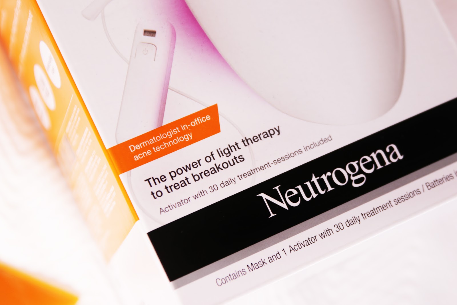 My Pale Skin Introducing the Neutrogena Visibly Clear® Light Therapy