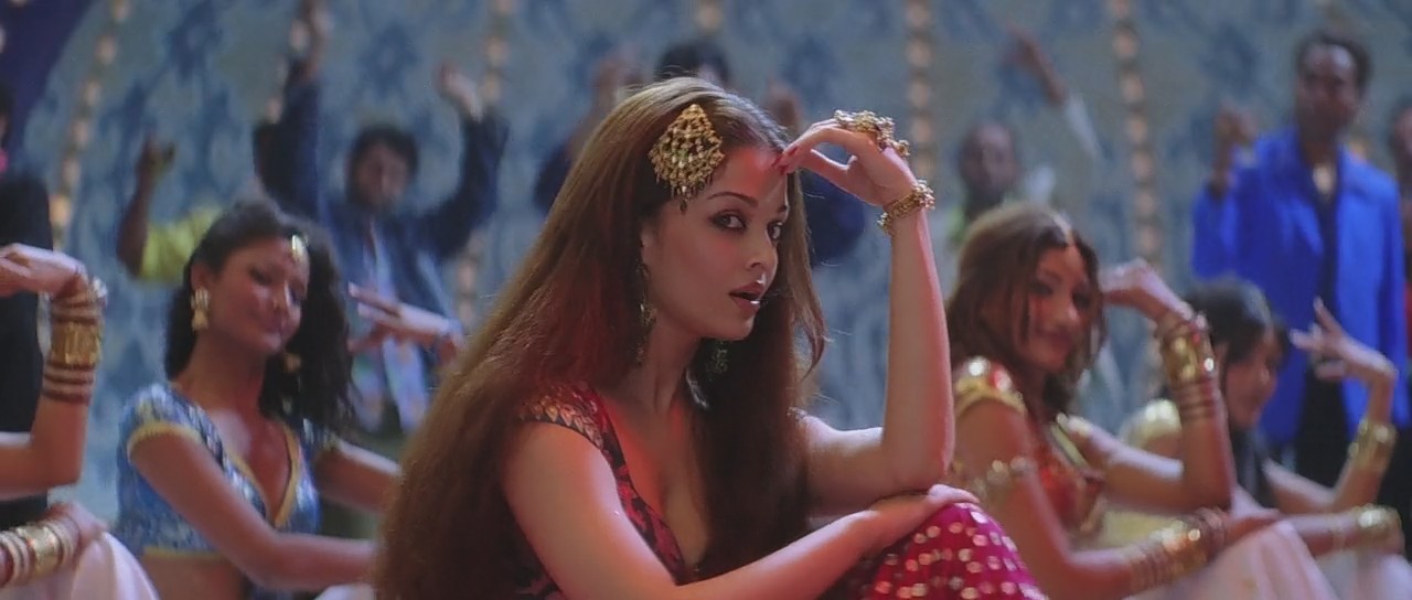 Aishwarya Rai hot expression in kajra re song