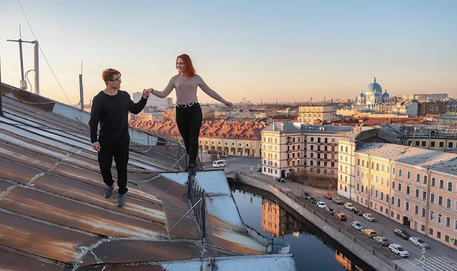 Совершить экскурсию по крышам Санкт-Петербурга.