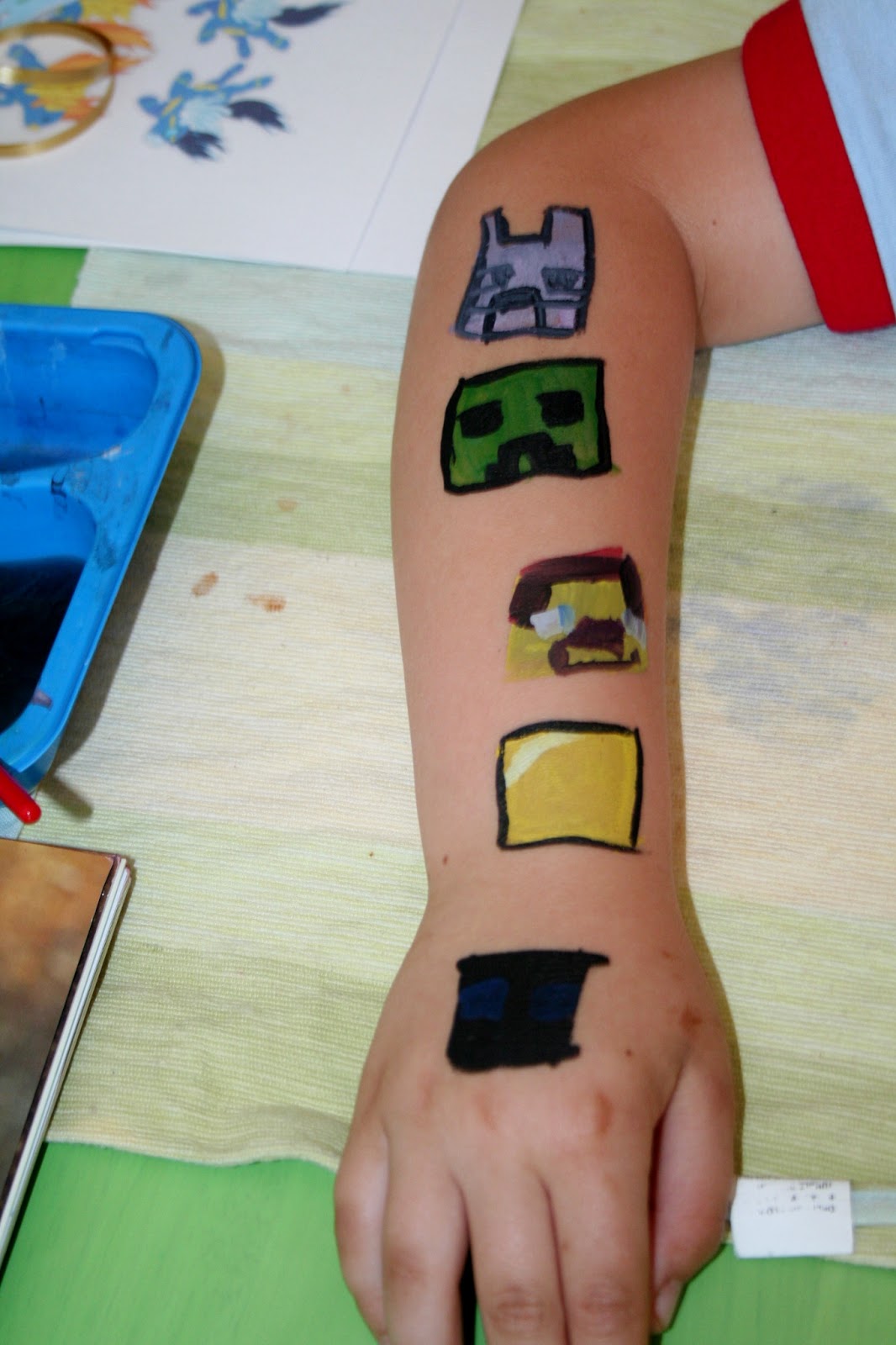 Download Minecraft Font Color Nyepi R SVG Cut Files