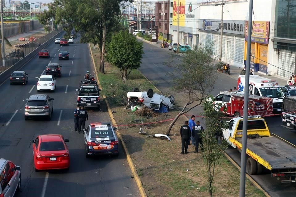 Muere automovilista tras choque en Av.
