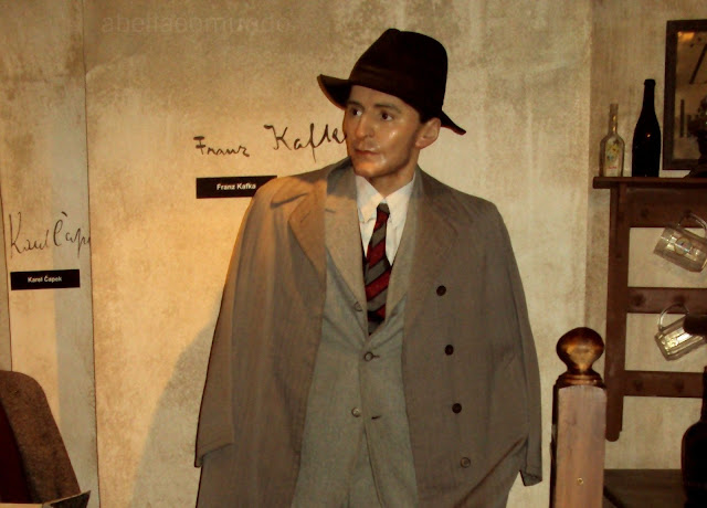 abellaeomundo kafka museudecera praga