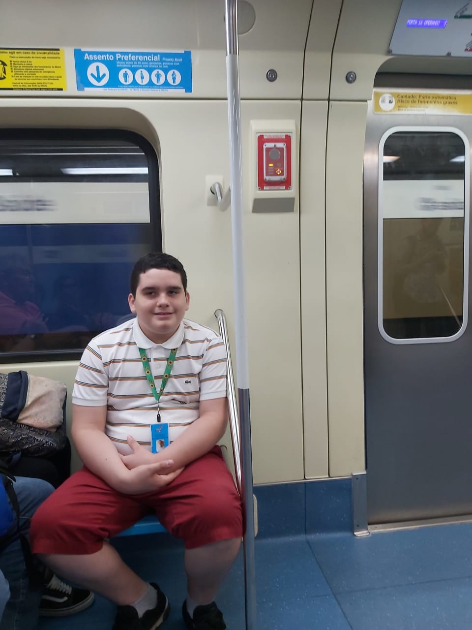 Assim como empresas associadas ao SETURN, Metrô de São Paulo vai aderir ao laço do autismo 2 Foto%2B3