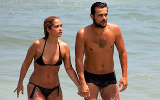 Veja os casais de famosos que são casados que você não sabia Muitos se lembram de Paloma Duarte casada com o cantor e compositor Oswaldo Montenegro. A união durou cinco anos e chegou ao fim. O tempo passou e a atriz engatou um belo romance com o ator Bruno Ferrari. A paixão foi tanta que há mais de um ano e cinco meses eles estão casados no civil. Eles se conheceram nas gravações da novela Cidadão Brasileiro, da Record. À revista Caras, Paloma não poupou elogios ao amado.