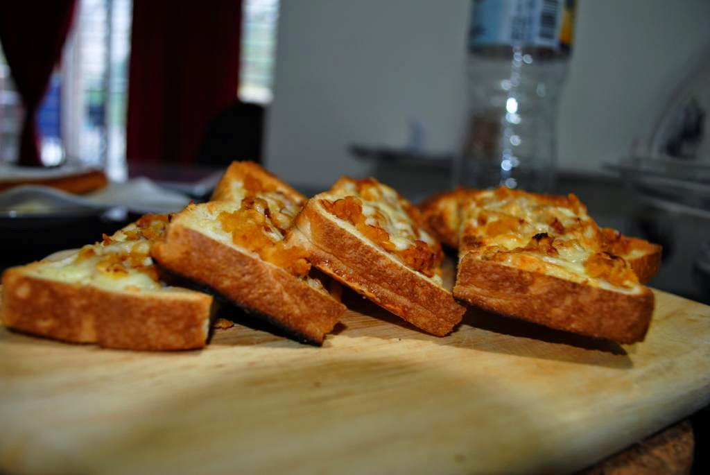 Cheese & apple on toast