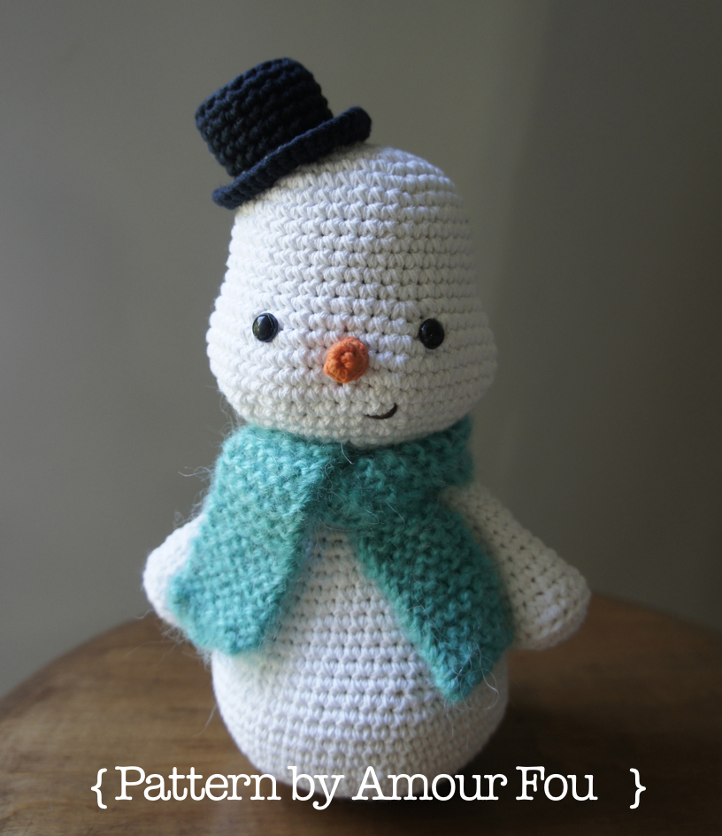 Muñeco de nieve amigurumi SnowmanAmourFou1