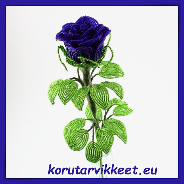 Tummansininen ruusu Preciosa siemenhelmistä - askrtelutarvikkkeet edullisesti