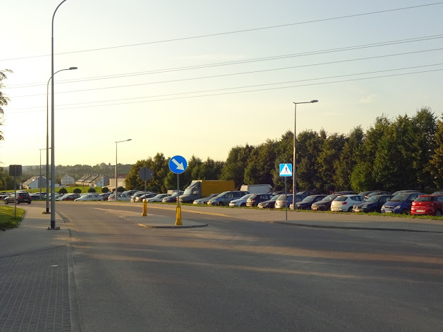 Parking na Cedrowej płatny dla wszystkich, dla mieszkańców 250zł miesięcznie - Czytaj więcej »