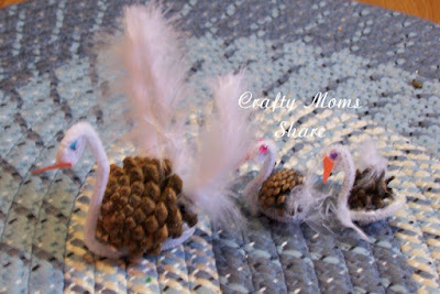 http://craftymomsshare.blogspot.com/2012/03/more-duck-swan-crafts-and-gift.html