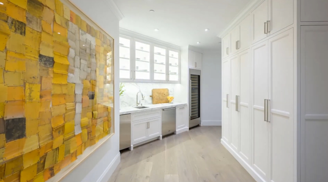 Tour 14023 Aubrey Rd, Beverly Hills, CA vs. 31 Interior Design Photos