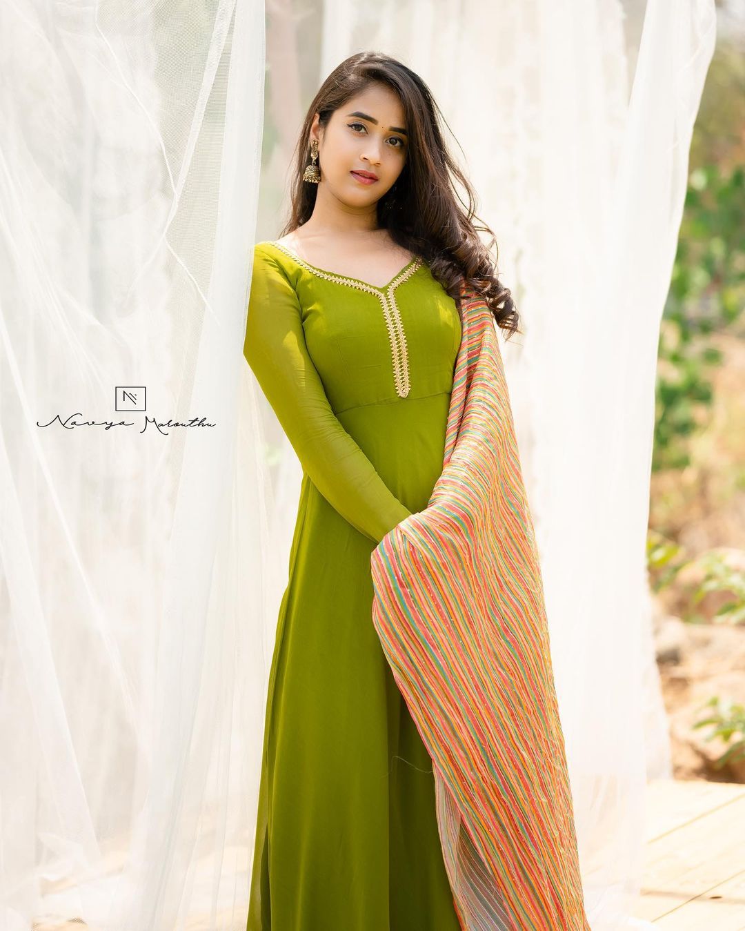 Deepthi Sunaina Pics In Green Long Frock Photos ✔️ Navel Queens Deepthi Sunaina Pics In Green Long Frock Photos ✔️ Navel Queens