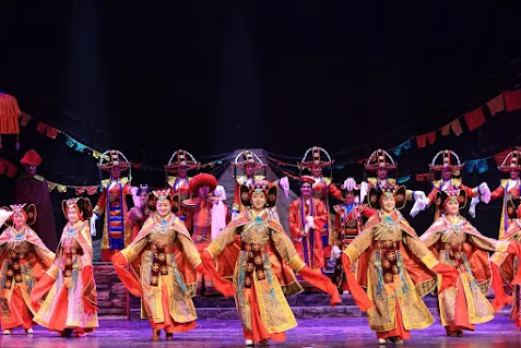 בית הגפן מציג: פסטיבל החג של החגים 14-23 בדצמבר בחיפה מאת: שרית יוכפז