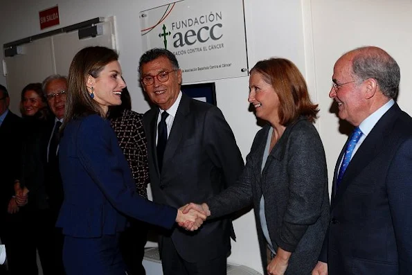 Queen Letizia wore Hugo Boss trousers, Magrit Pumps, Hugo Boss Jacket, Carolina Herrera wool coat, Tous earrings