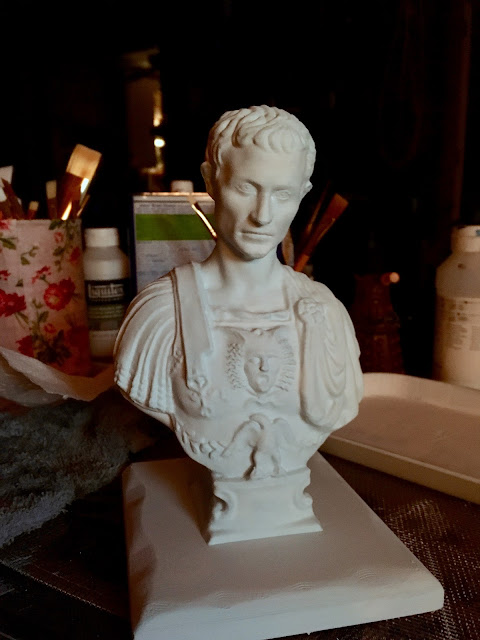 3D Printed Julius Caesar pencil holder via foobella.blogspot.com