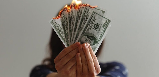 5 creencias negativas clásicas que impiden que el dinero fluya hacia usted