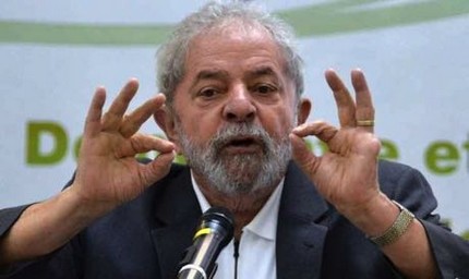 Lula Faz Curso de Libras, Mas Por Não Ter um Dedo é Considerado Fanho 