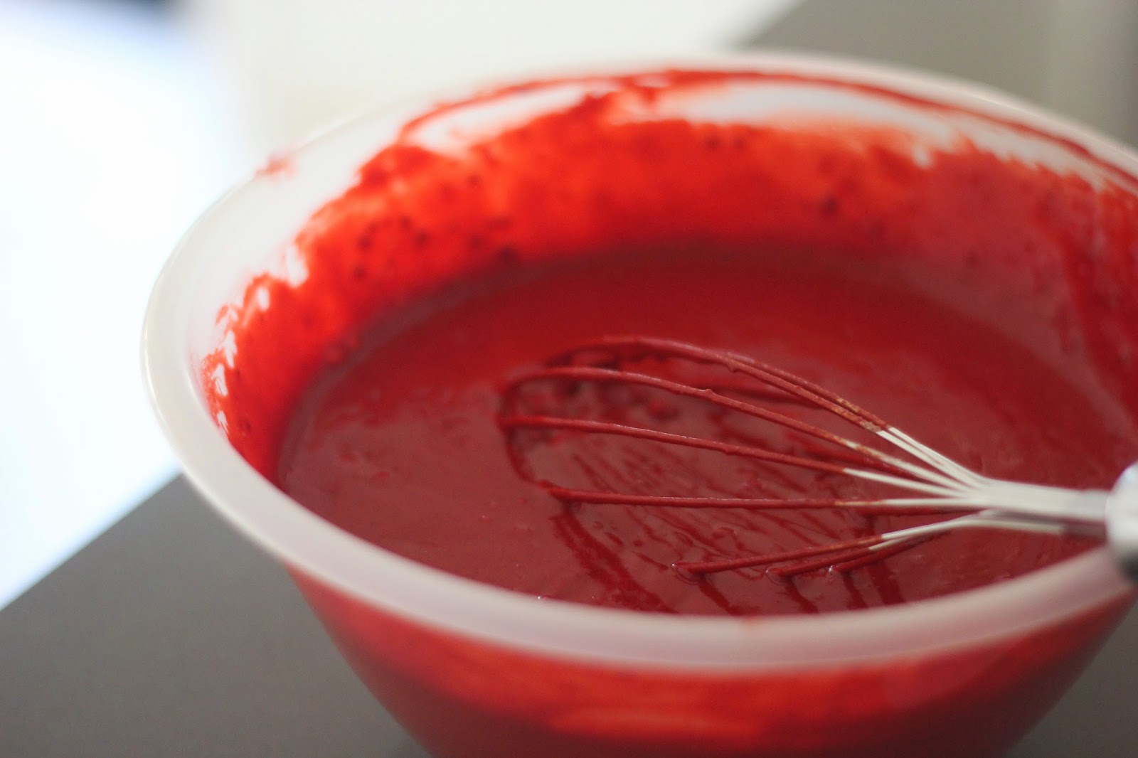 كيك ريد فيلفيت مع صوص ريد فيلفيت