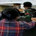Heboh Wanita Berbaju Kotak-Kotak Naik Panser TNI yang Mau Copot Baliho HRS, Warganet Curiga